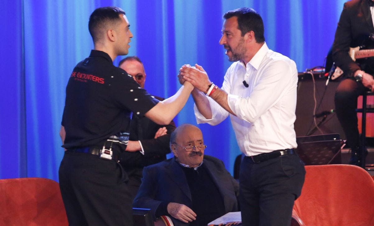 Matteo-Salvini-Mahmood-al-Costanzo-Show.jpg